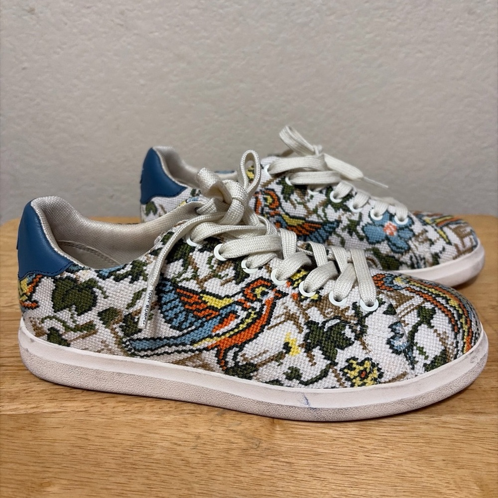 Tory Burch Howell Court Sneakers Bird Embroidered Canvas Sneakers Size 6.5